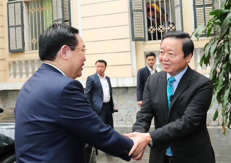 Chủ tịch Quốc hội Vương Đình Huệ và Phó Thủ tướng Chính phủ Trần Hồng Hà